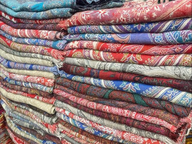 尼泊爾羊絨羊毛制品批發(fā)零售指南 水煮羊毛圍巾150元一條，羊絨圍巾與羊毛衫全解析